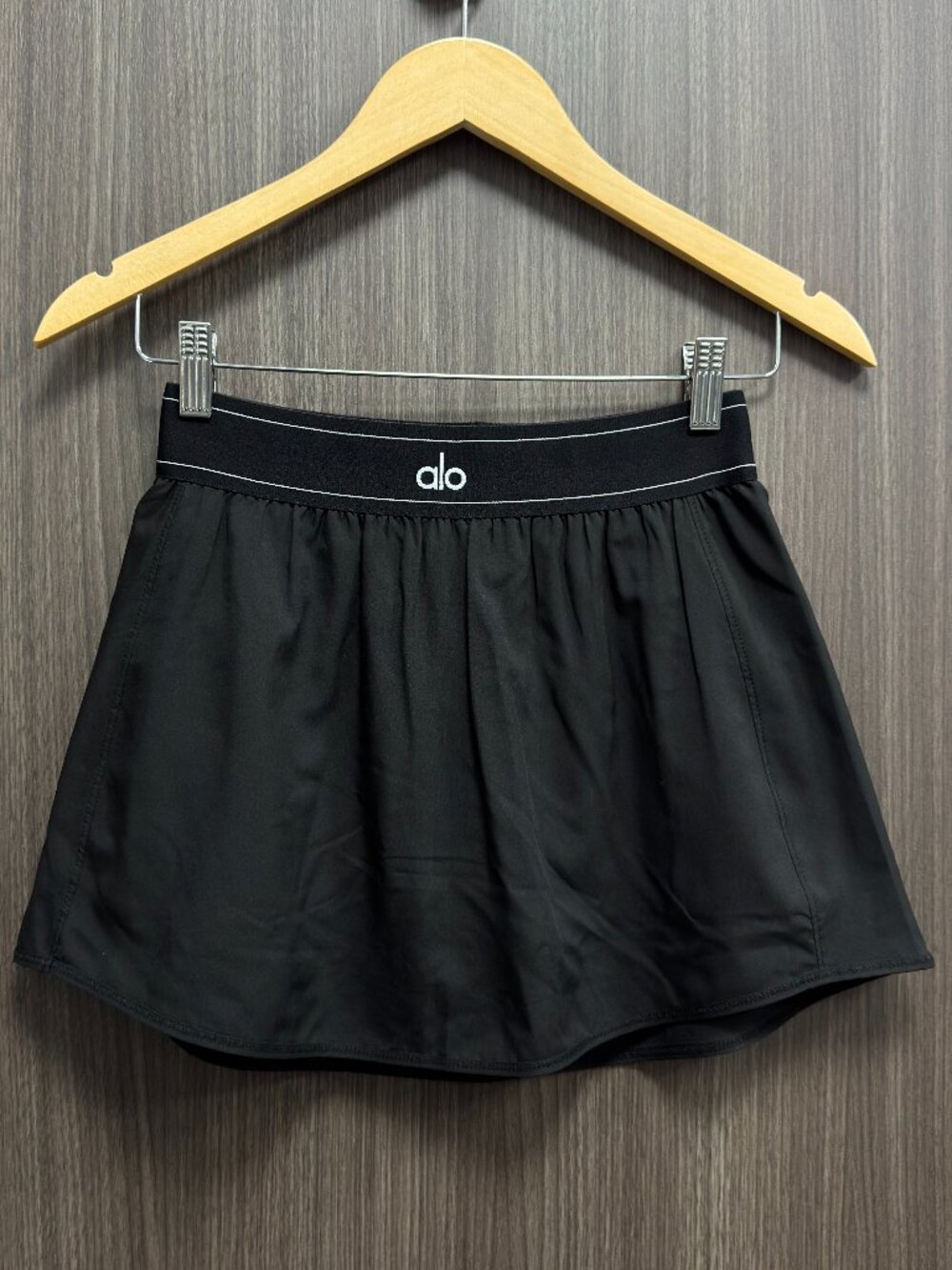 NWT🌻Alo Yoga Match Point Tennis Skirt Black🎼Sporty Chic Mini Skirt - Picture 2 of 8